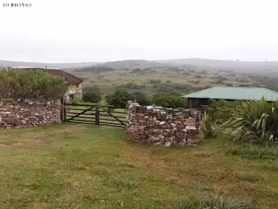Farm House Vendesi Dipartimento di Maldonado     Calle el Mirlo, Pueblo Eden  https://www.corazondeleden.info/specifications 